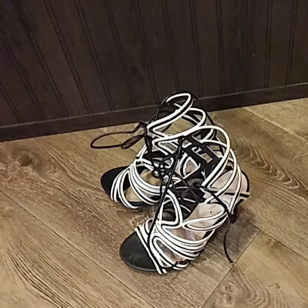 Shoes - Picture 3 of 4